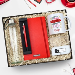Kişiye Özel Kırmızı Defter & Gümüş Renk Detaylı Kırmızı Tükenmez Kalem & USB Bellek & Kupa & Cam Matara Hediye Seti
